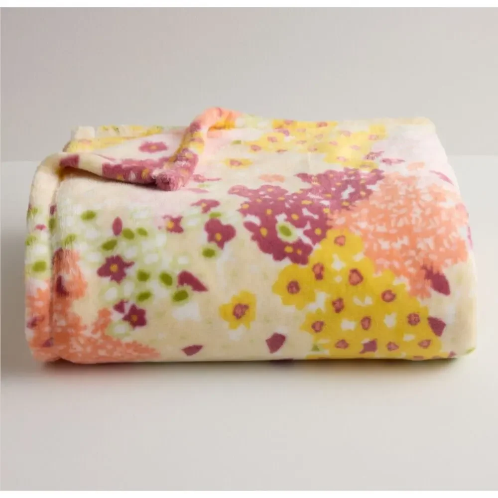 Large Oversized Super Soft Plush Throw Blanket 60 x 72 inches NWT Floral Patch